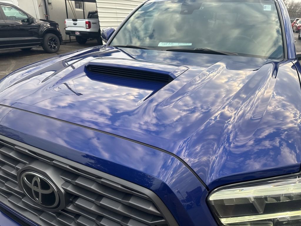 Used 2022 Toyota Tacoma TRD Sport w/ Technology Package image 51