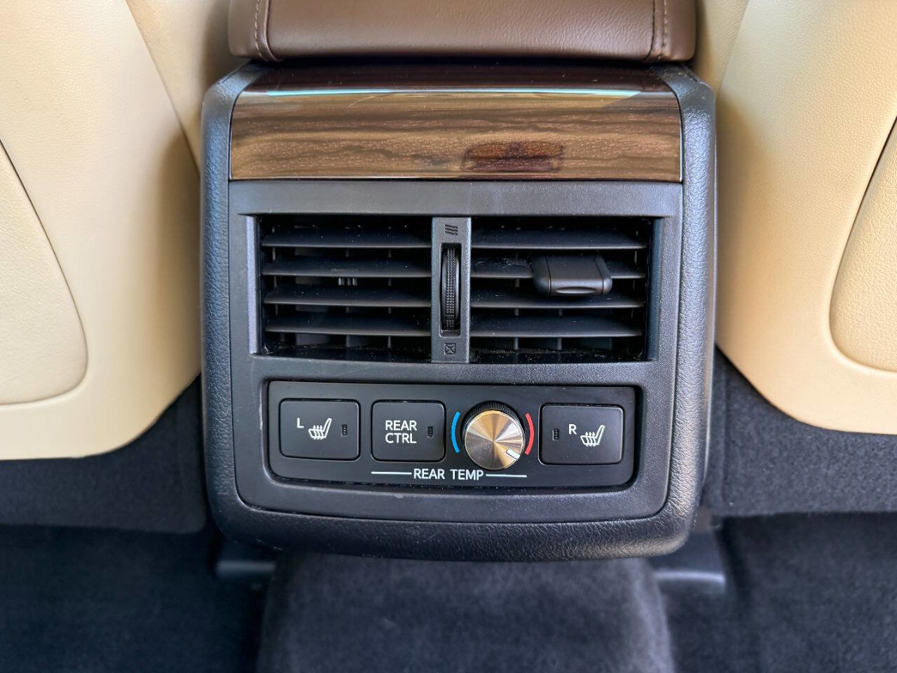 Used 2013 Toyota Avalon Limited FWD image 35