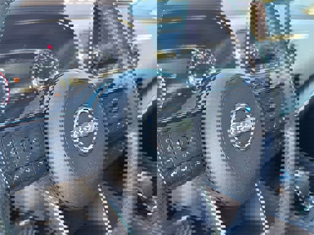 Used 2023 Nissan Rogue SV w/ SV Premium Package image 13