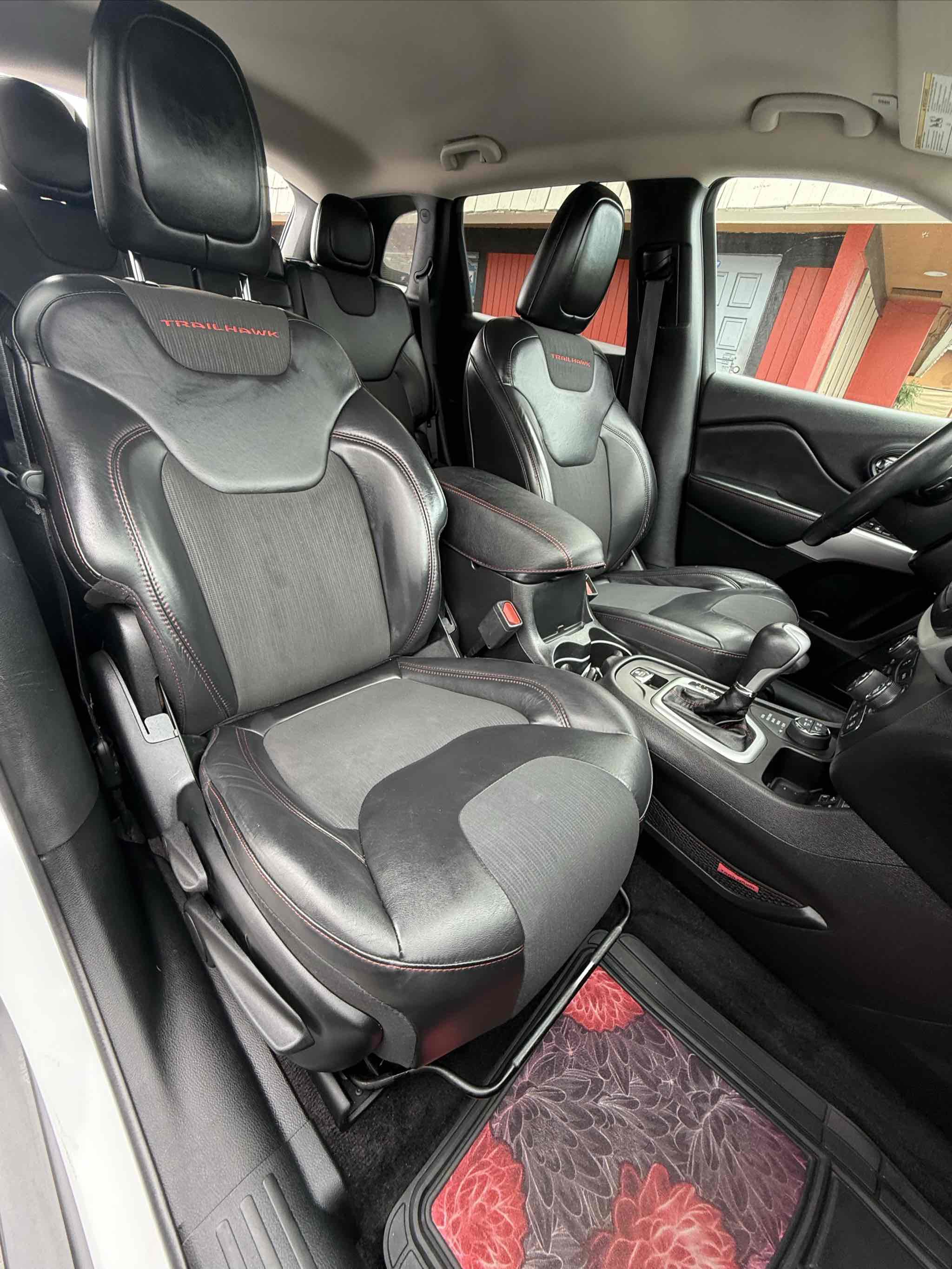 Used 2018 Jeep Cherokee Trailhawk image 46