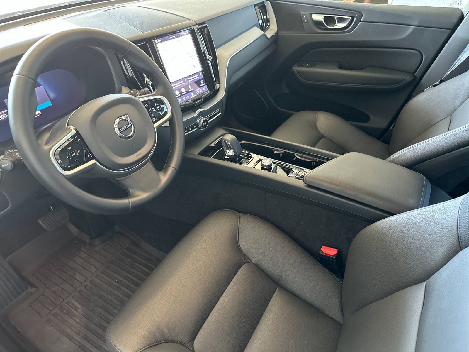 Certified 2025 Volvo XC60 B5 Plus AWD/4WD image 16