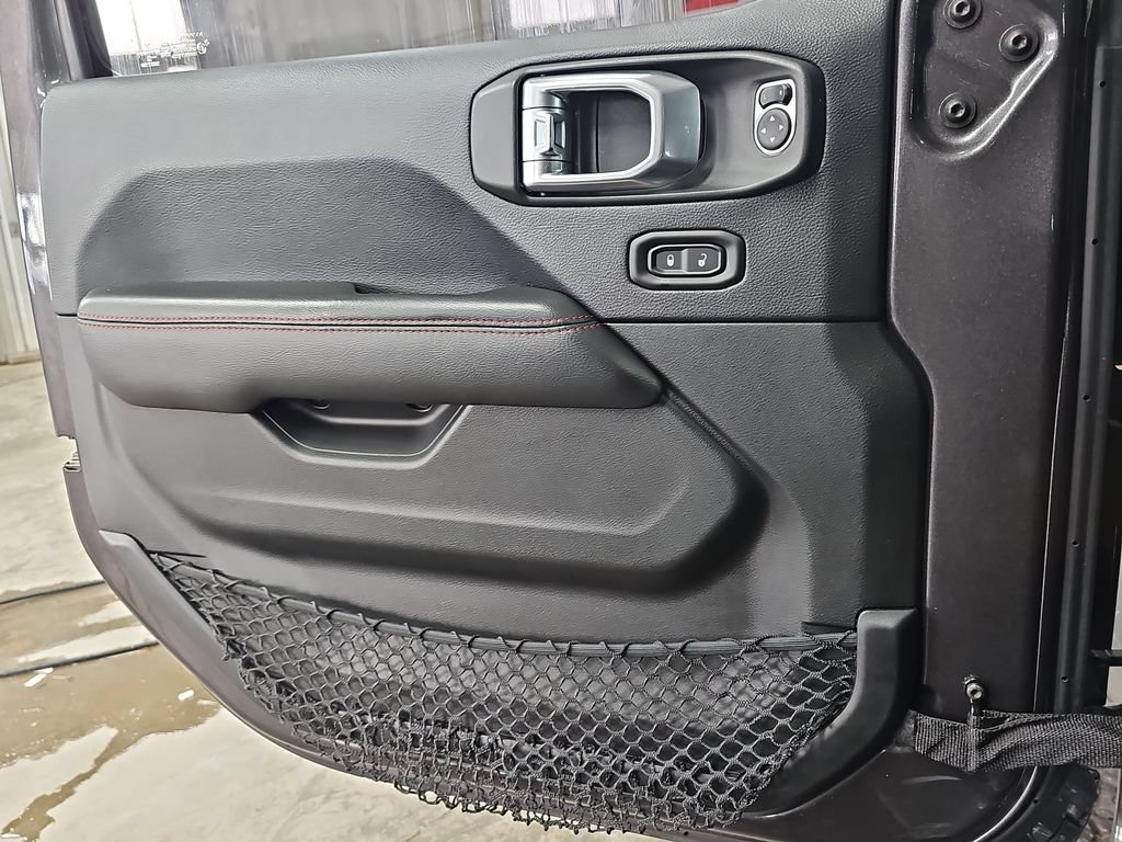 Used 2018 Jeep Wrangler Unlimited Rubicon AWD/4WD image 25