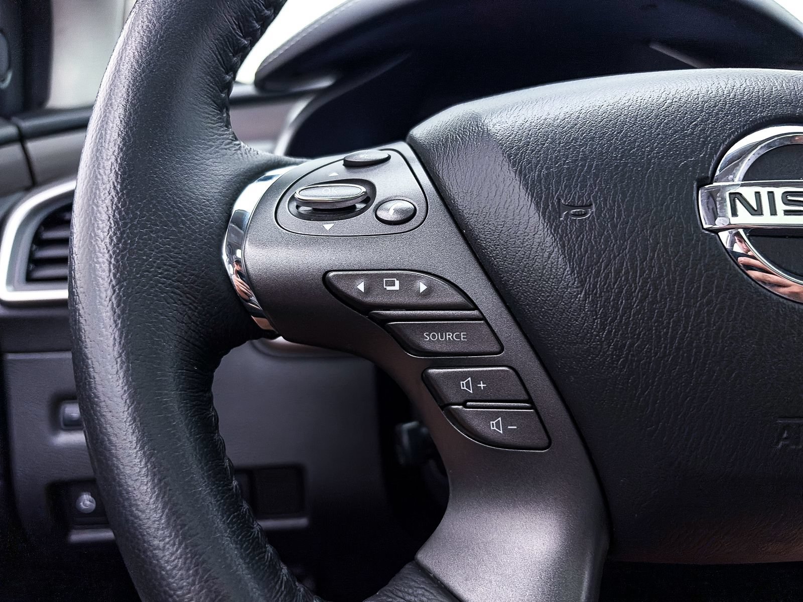 Used 2019 Nissan Murano Platinum w/ Cargo Package FWD image 32
