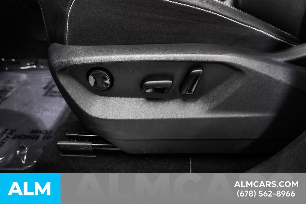 Used 2025 Volkswagen Atlas SE image 34