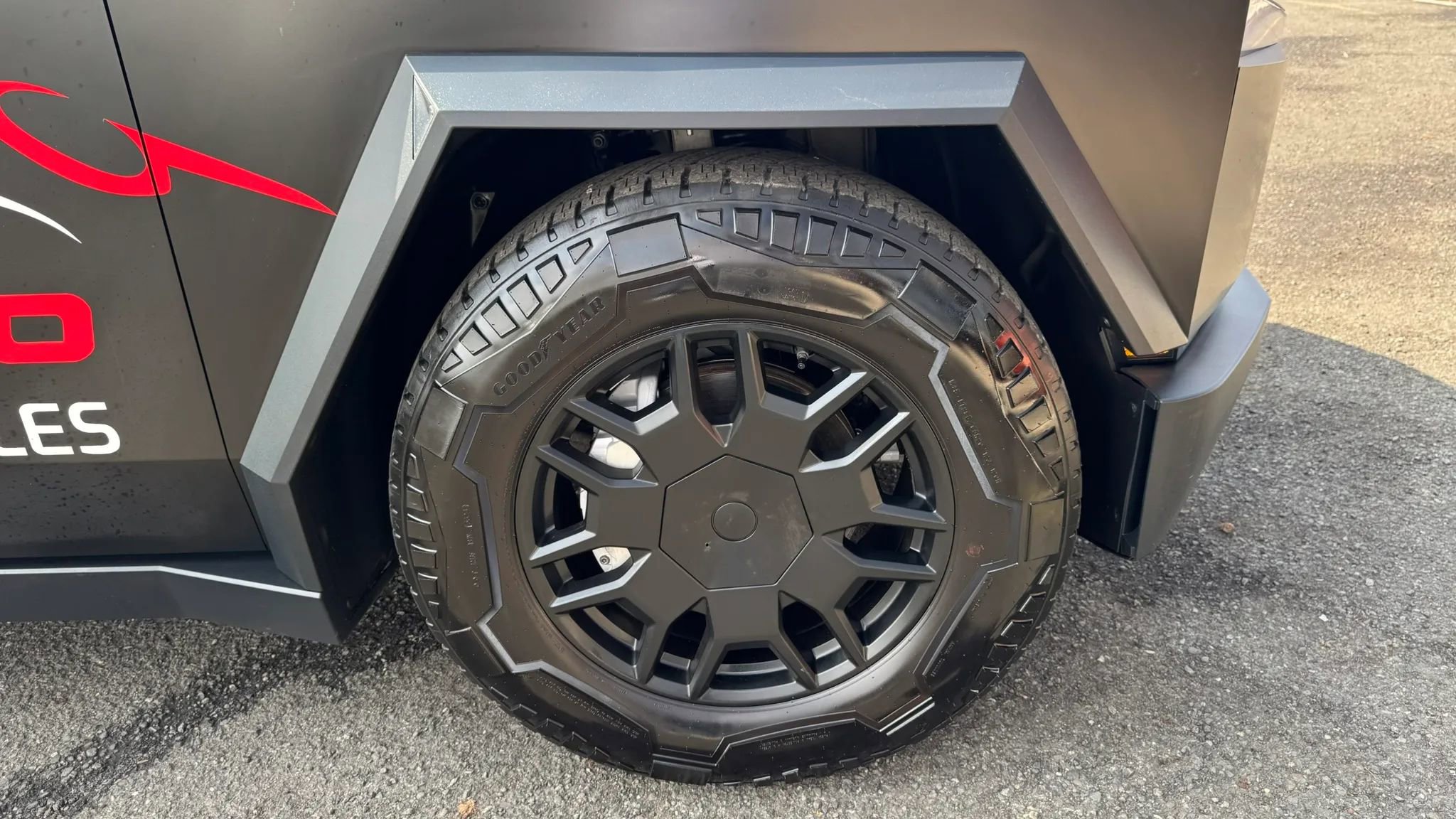 Used 2024 Tesla Cybertruck AWD Crew Cab image 37