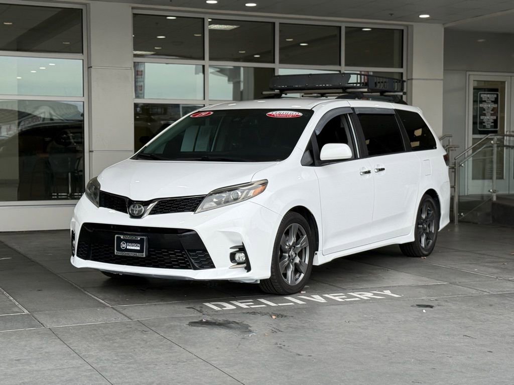 Certified 2019 Toyota Sienna SE image 2