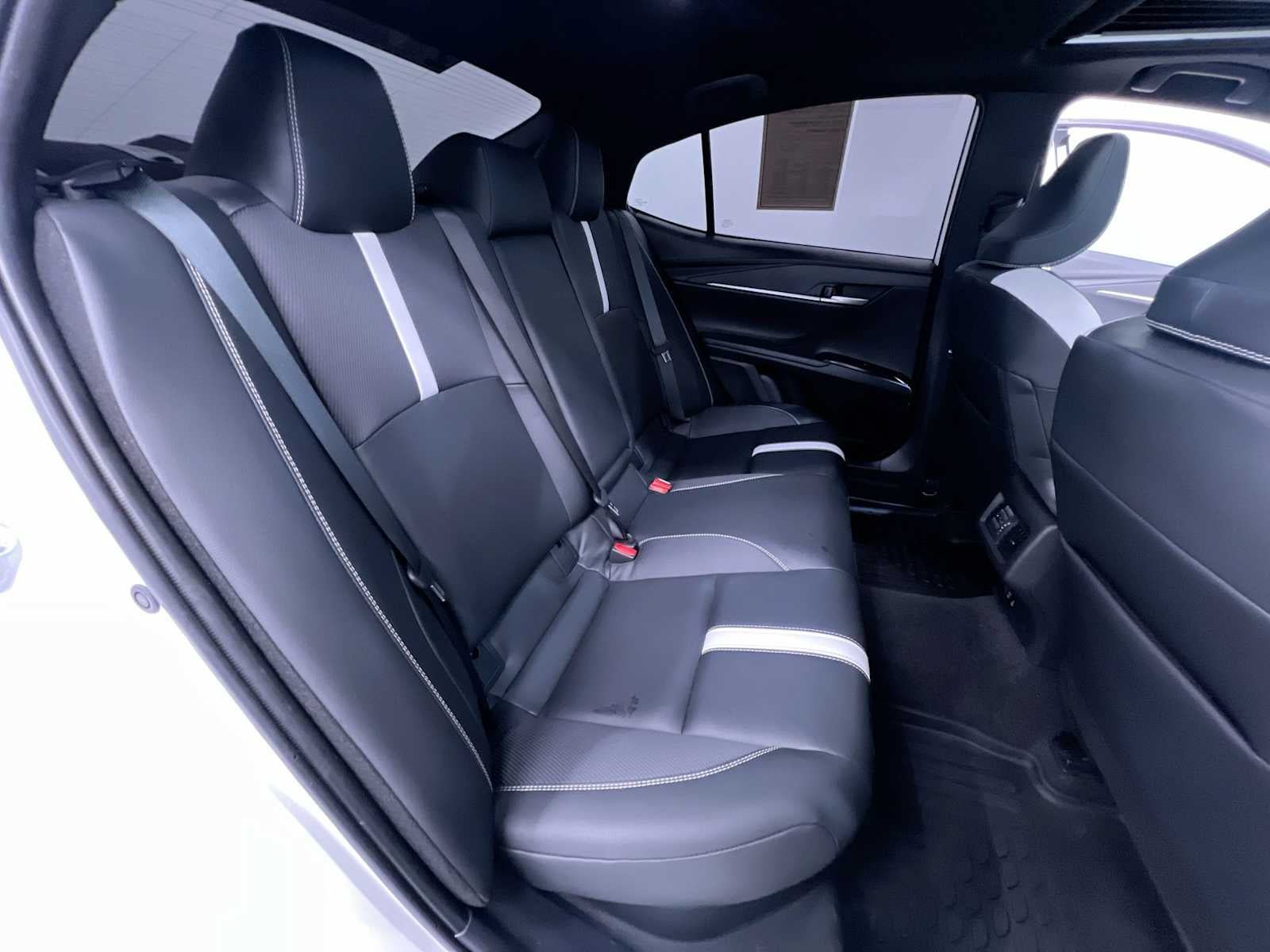 Used 2025 Toyota Camry SE w/ Convenience Package FWD image 36