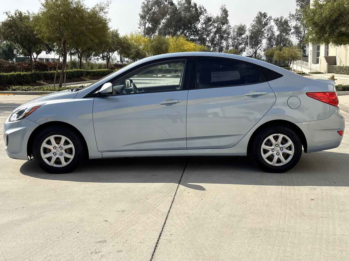 Used 2013 Hyundai Accent GLS FWD image 6