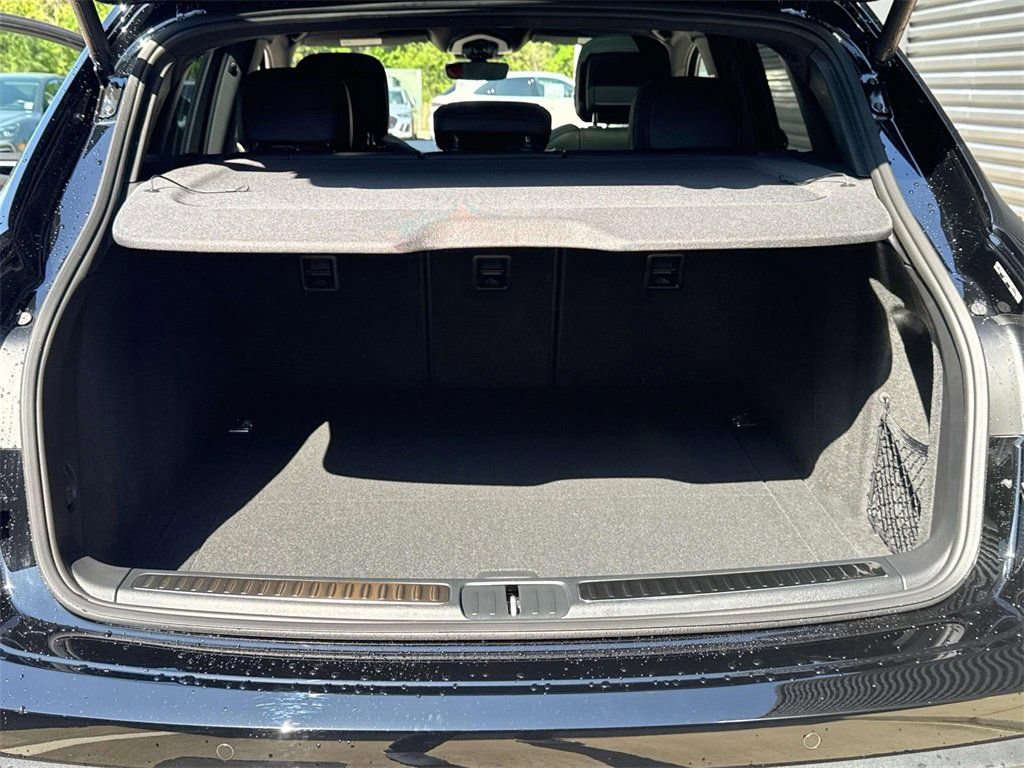 Used 2025 Porsche Macan AWD/4WD image 26