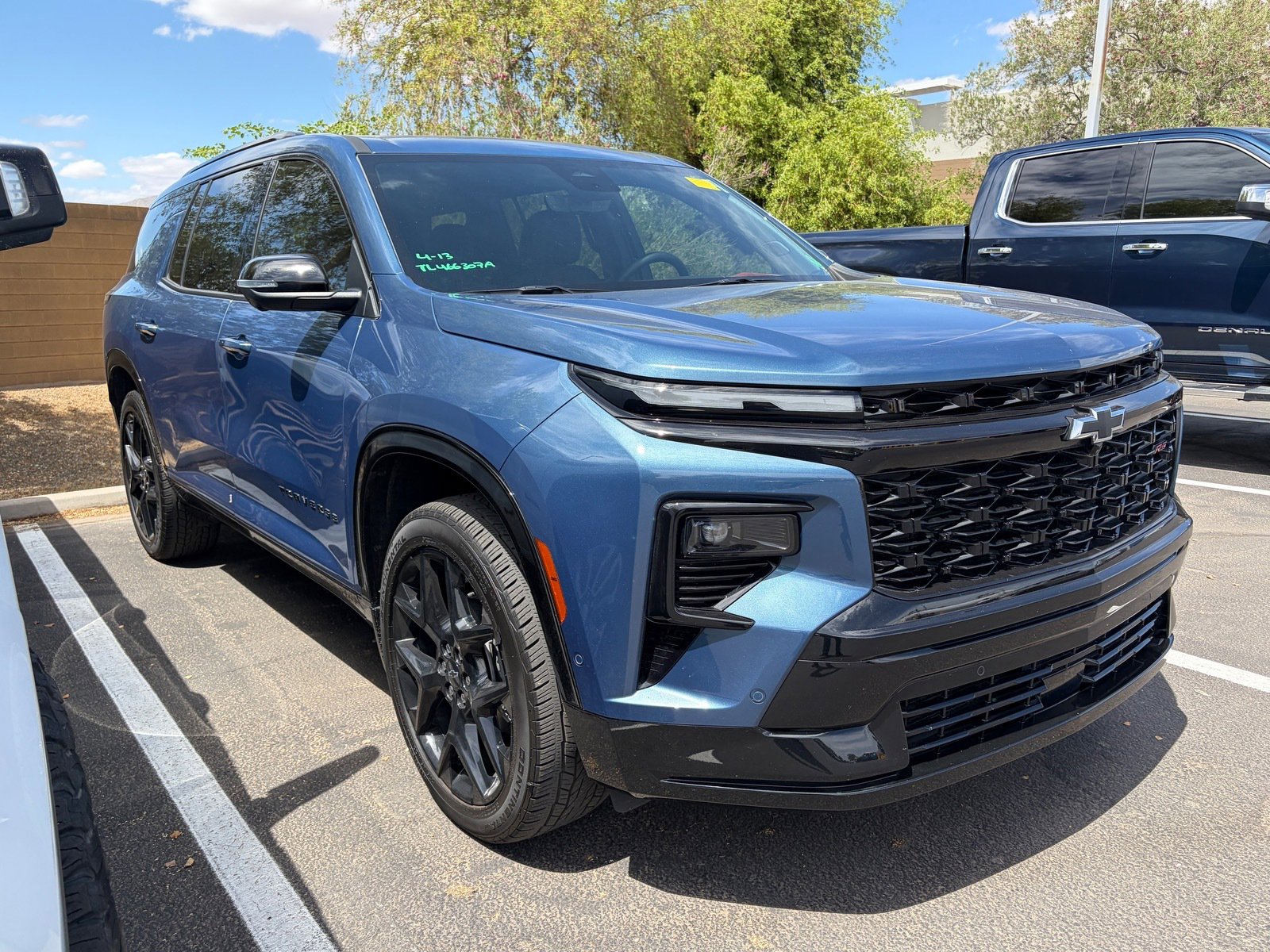 Used 2025 Chevrolet Traverse RS image 2