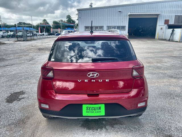Used 2023 Hyundai Venue Limited w/ Cargo Package FWD image 32
