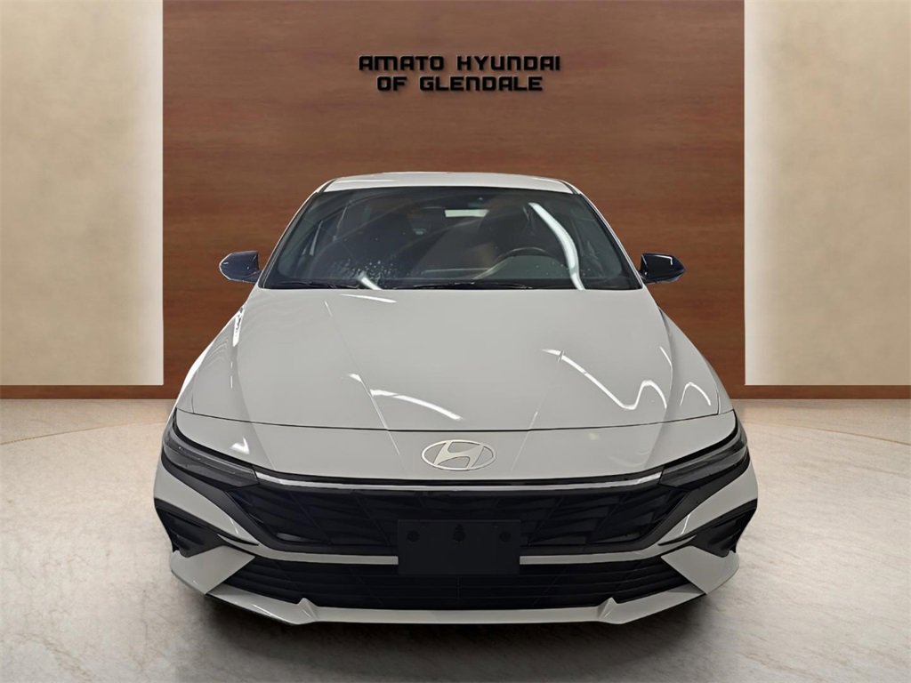 Used 2025 Hyundai Elantra Sport image 9