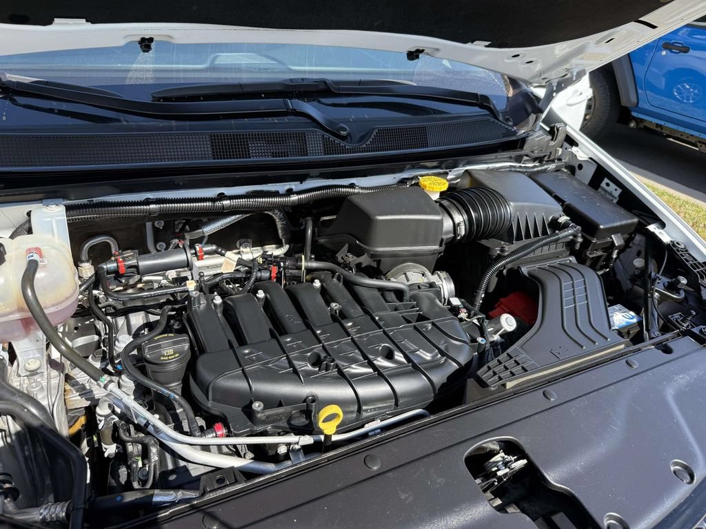 Used 2024 Chrysler Pacifica Touring-L FWD image 12