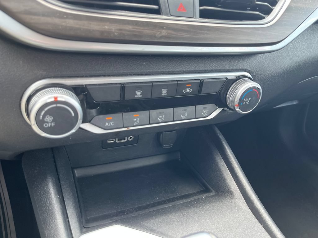 Used 2025 Nissan Altima 2.5 SV FWD image 19