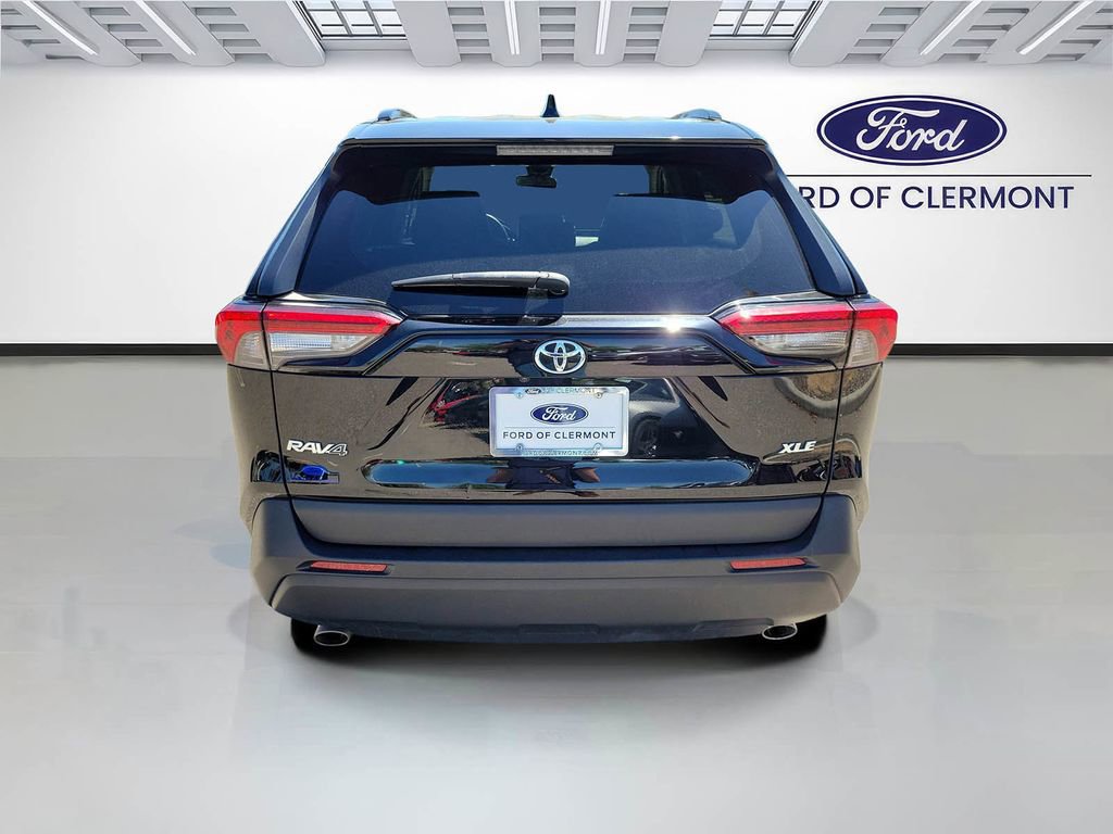 Used 2023 Toyota RAV4 XLE w/ Convenience Package image 4