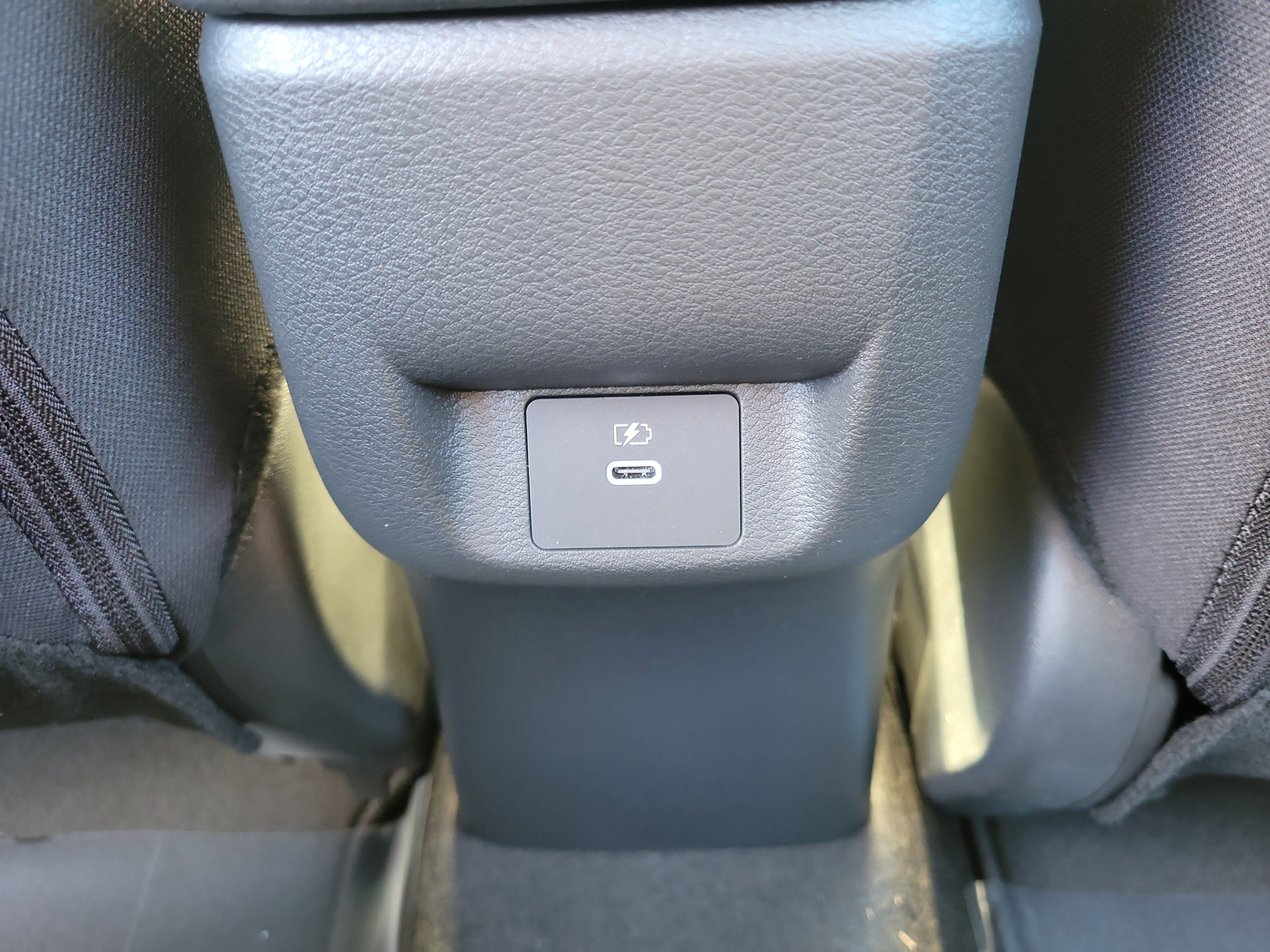 New 2025 Nissan Versa SR w/ Trunk Package FWD image 11