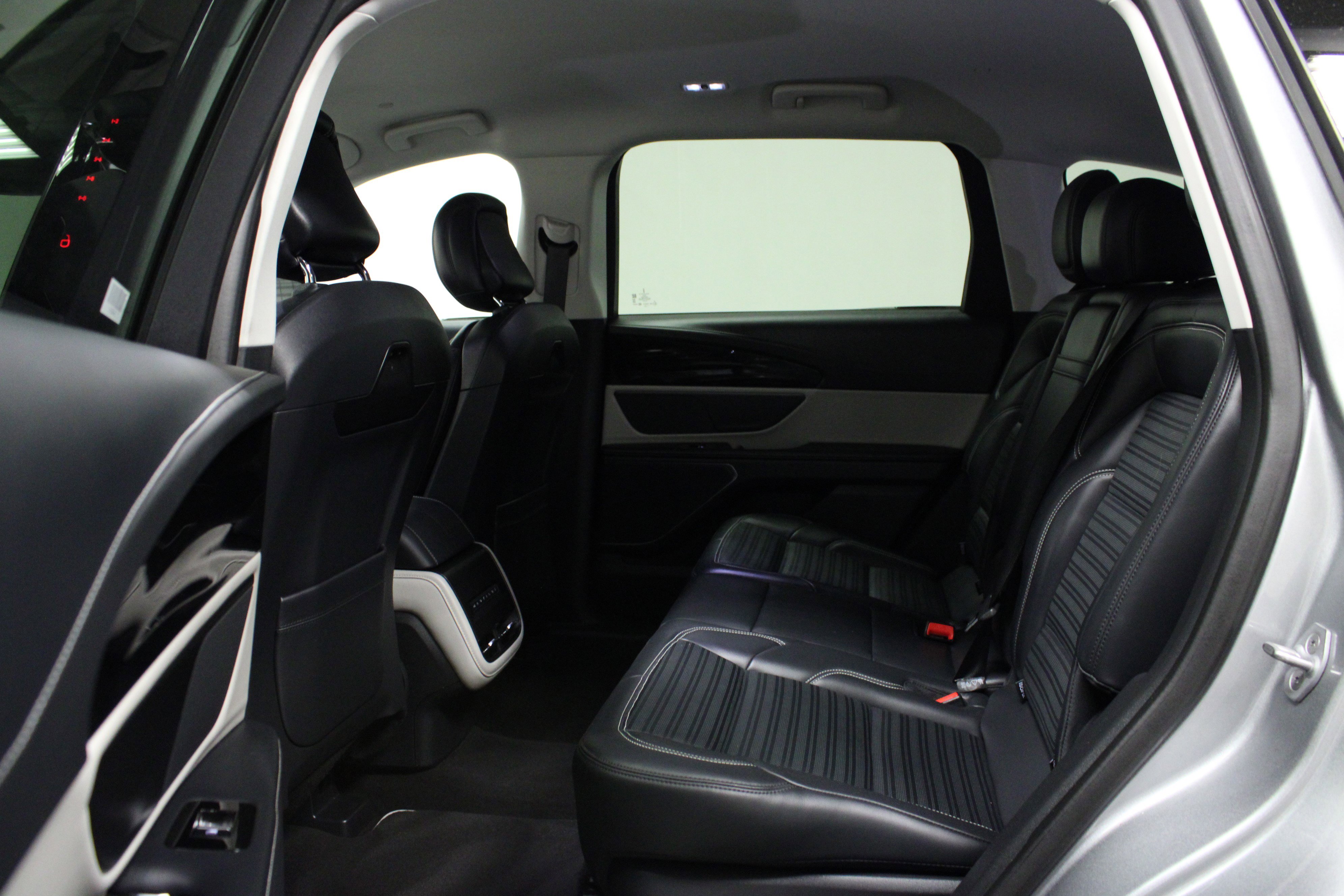 Used 2024 Lincoln Nautilus Reserve AWD/4WD image 13