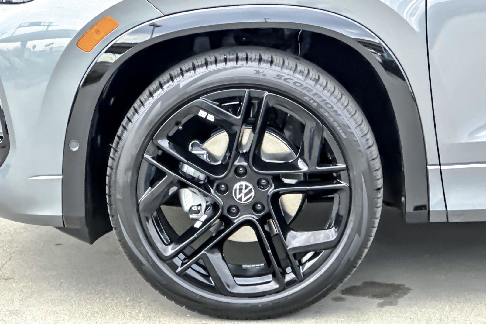 New 2026 Volkswagen Tiguan SE R-Line image 24