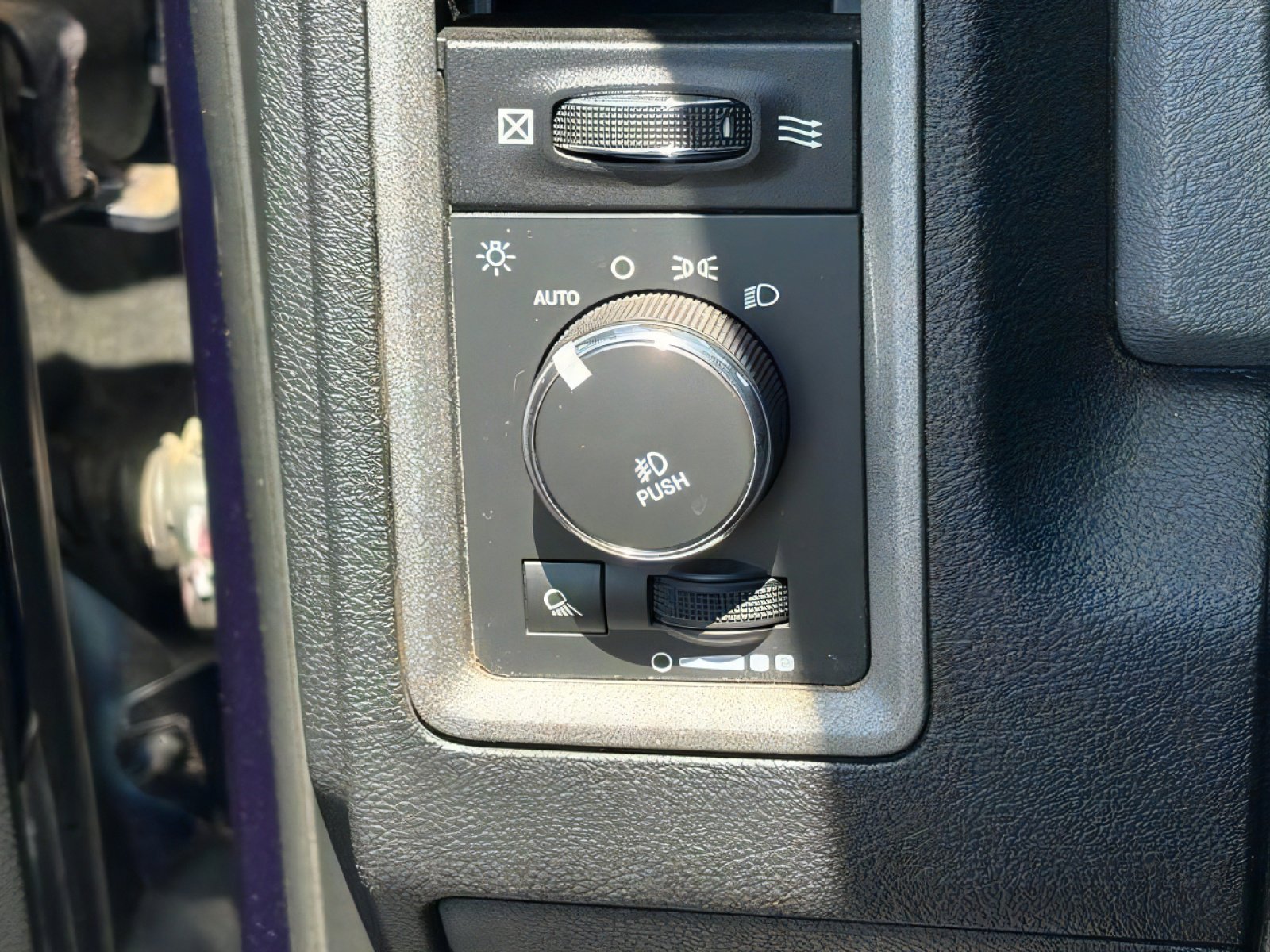 Used 2015 RAM 1500 Express image 18