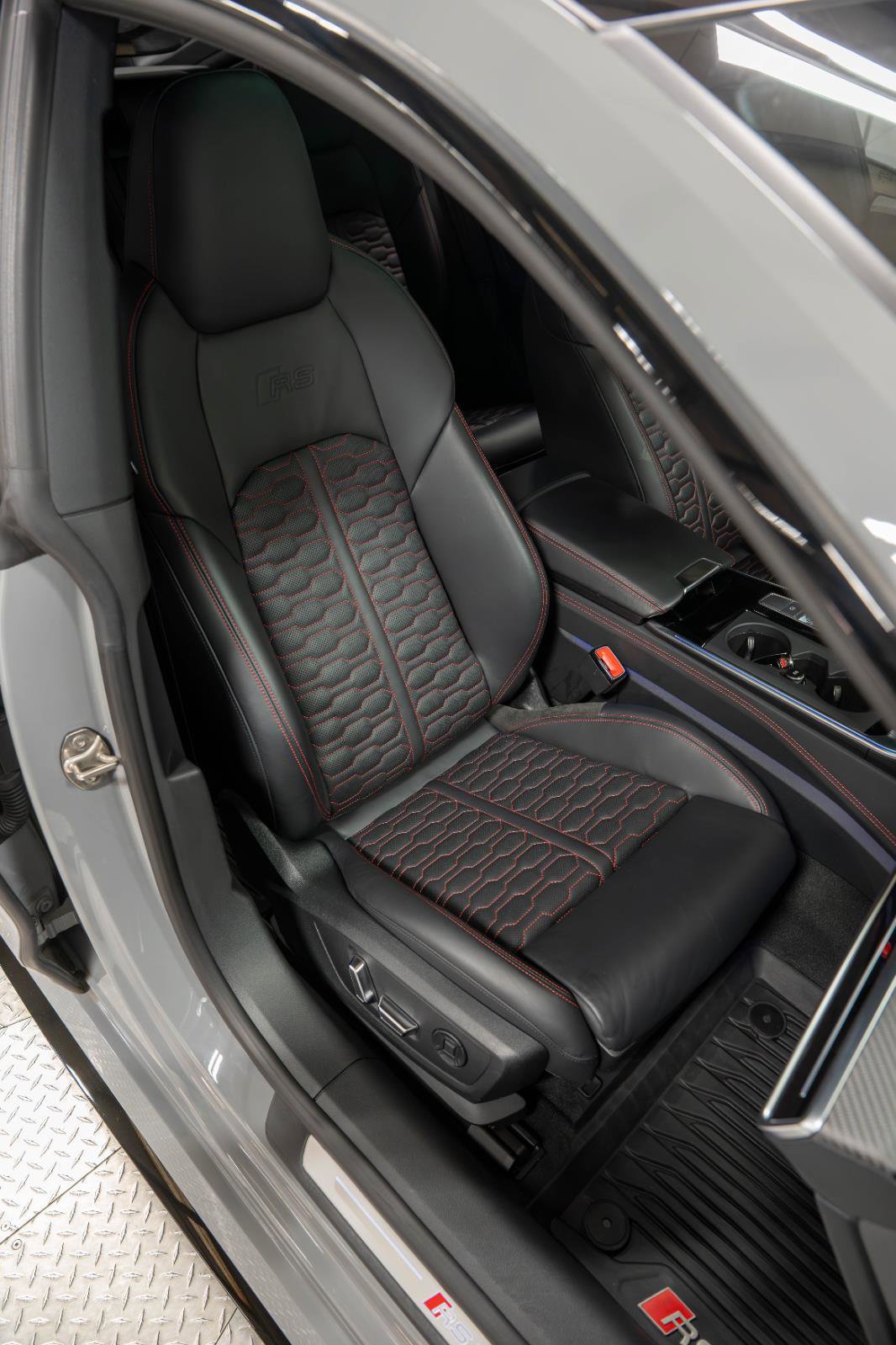 Used 2021 Audi RS 7 Sportback w/ Black Optic Package image 85