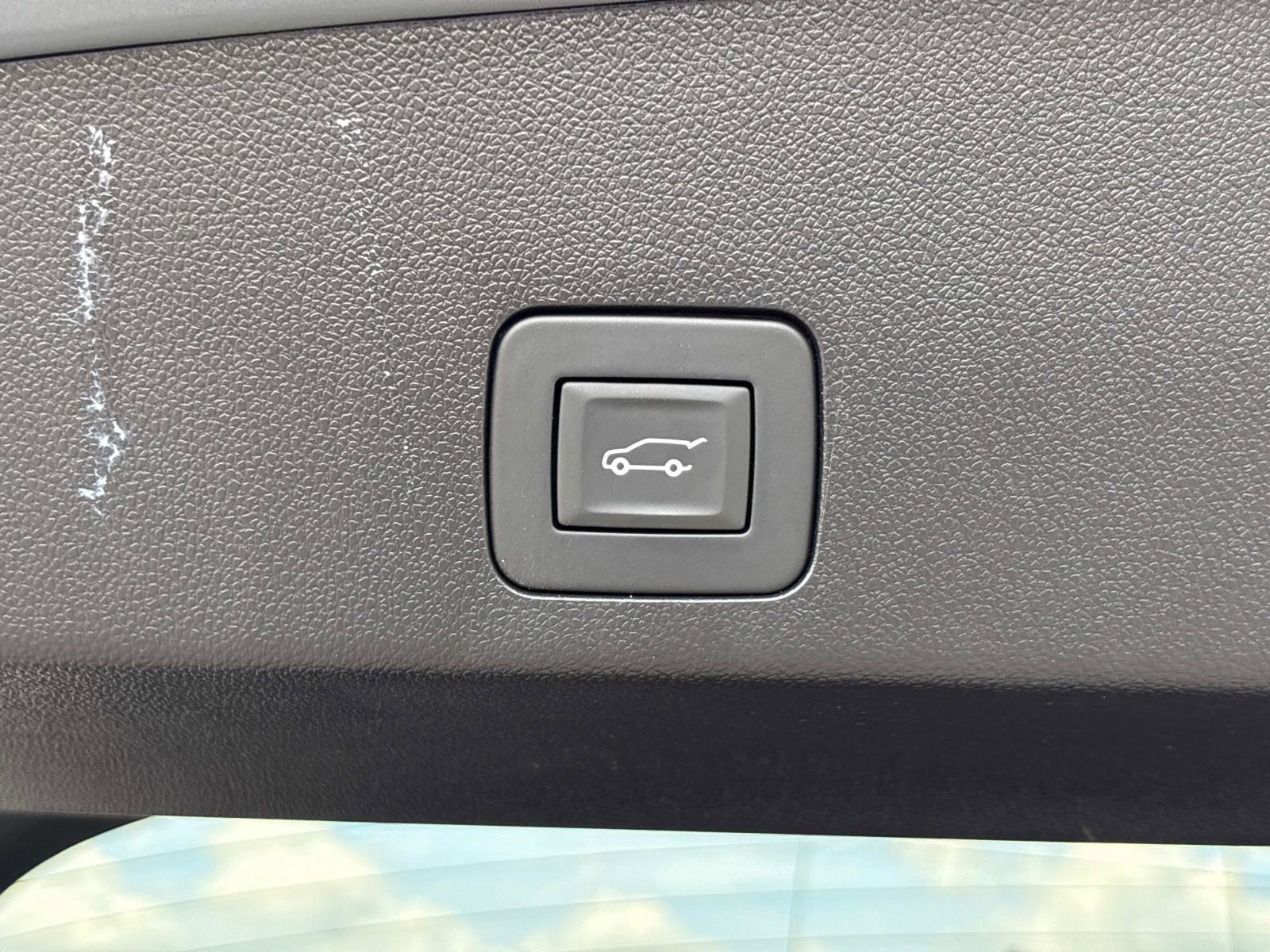 Used 2023 Buick Encore GX Select w/ Sport Touring Package image 17