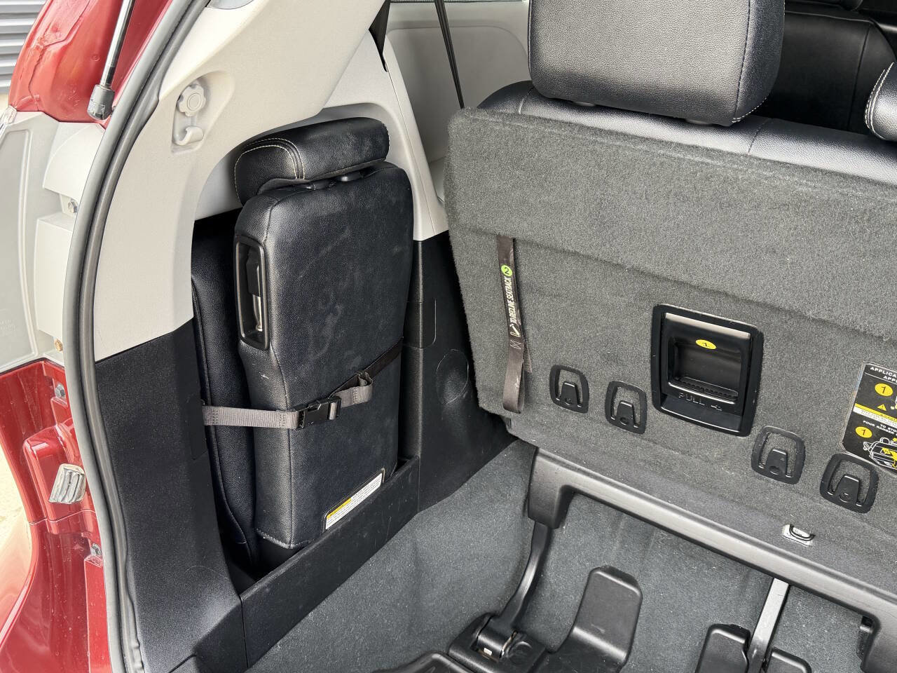 Used 2020 Toyota Sienna SE FWD image 30