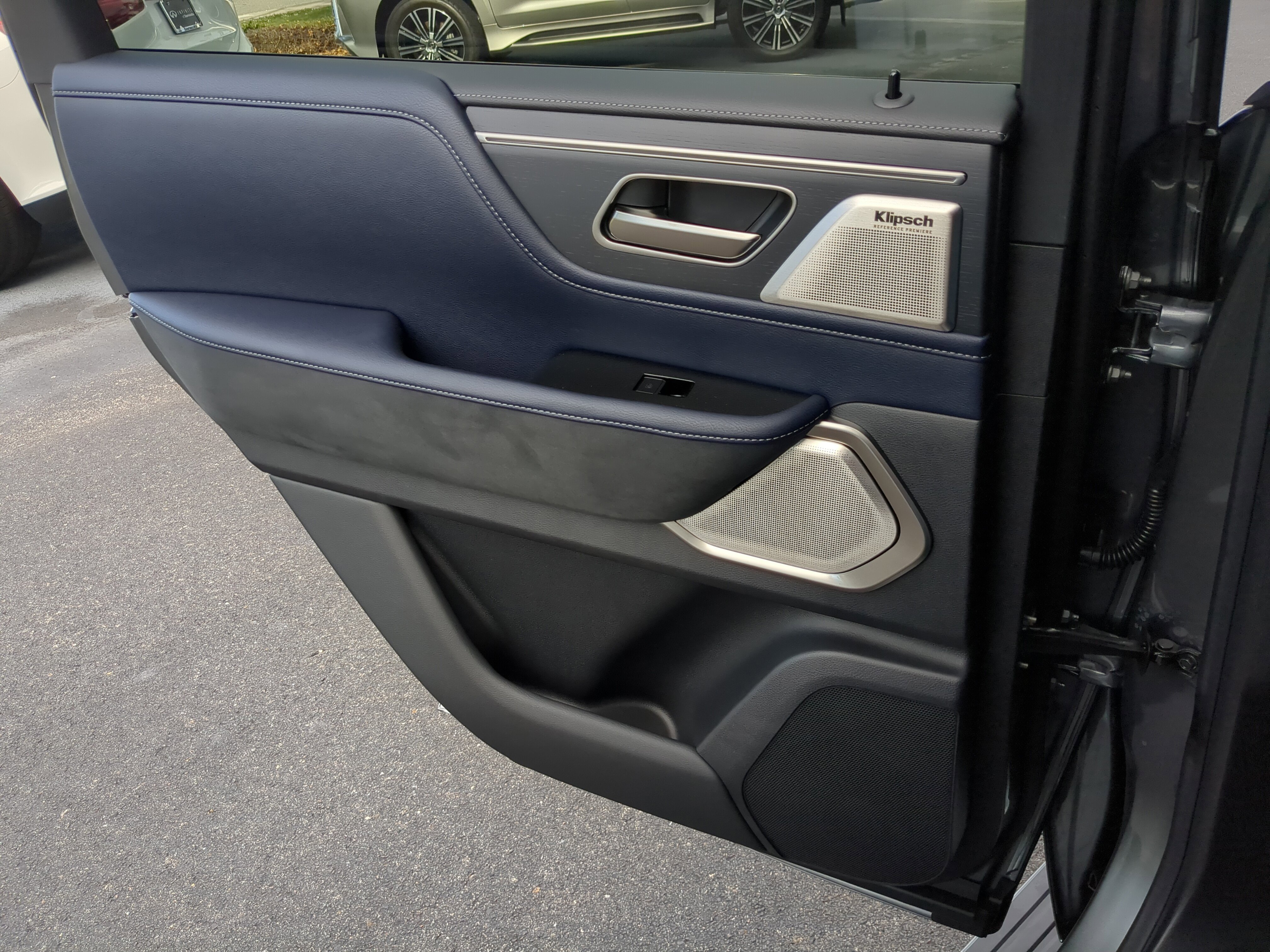 New 2026 INFINITI QX80 4WD image 16