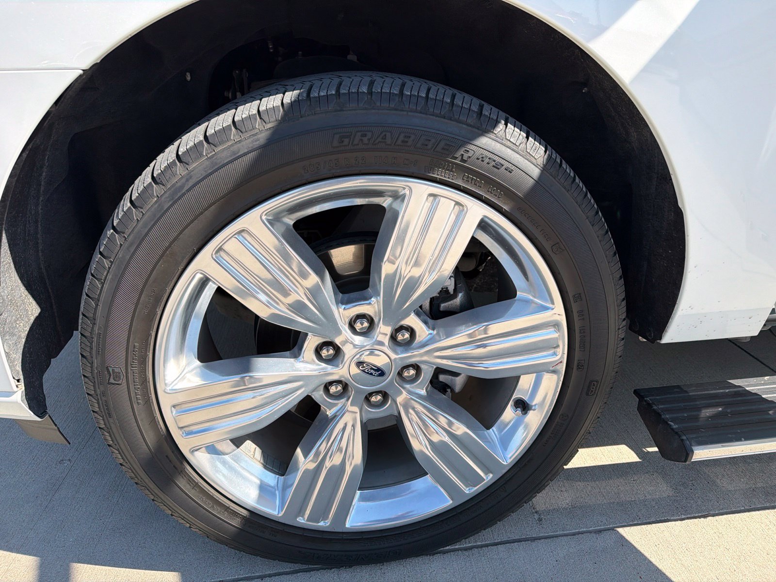 Used 2024 Ford Expedition Platinum RWD image 12
