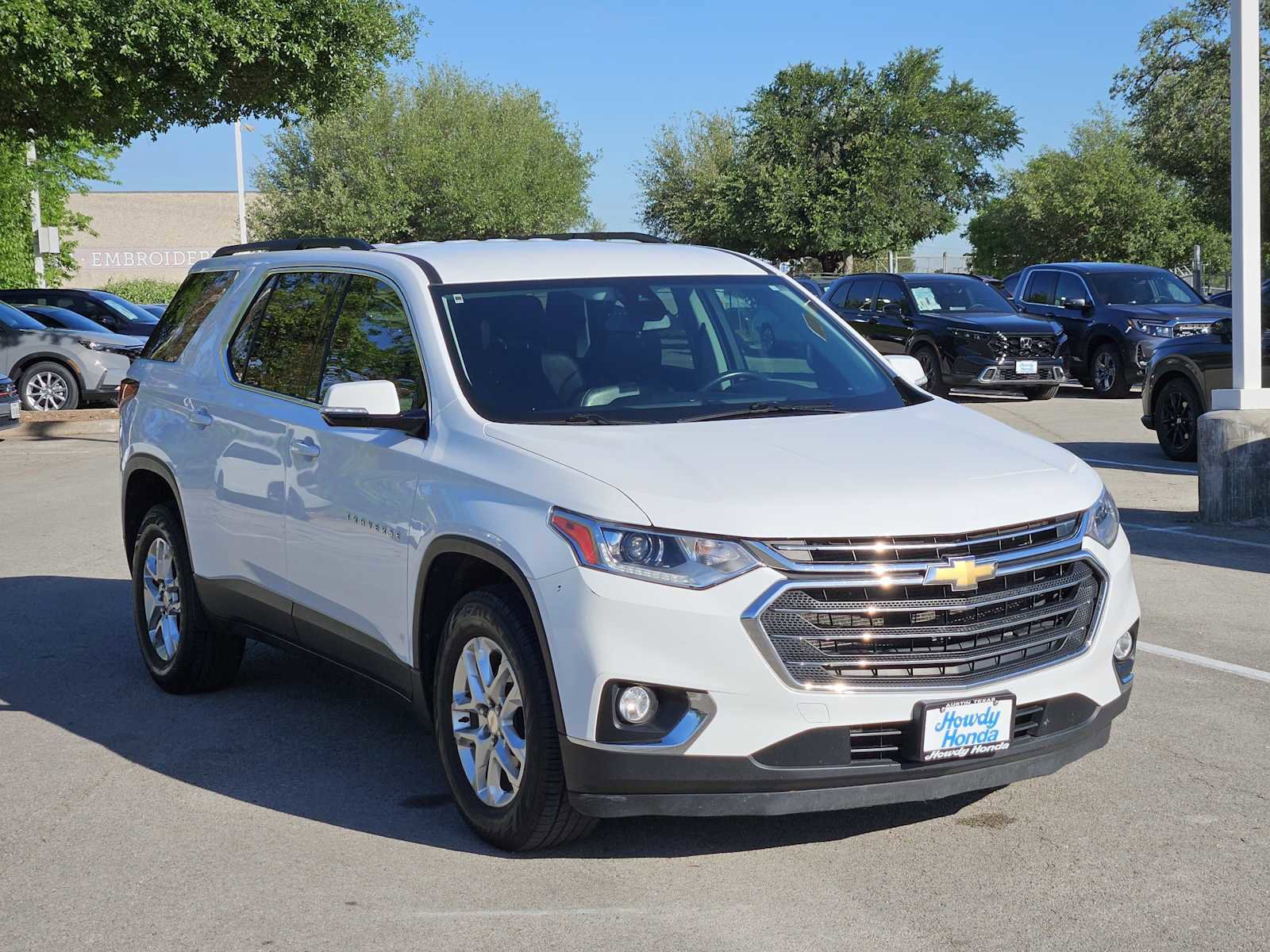 Used 2020 Chevrolet Traverse LT w/ Driver Confidence II Package image 3
