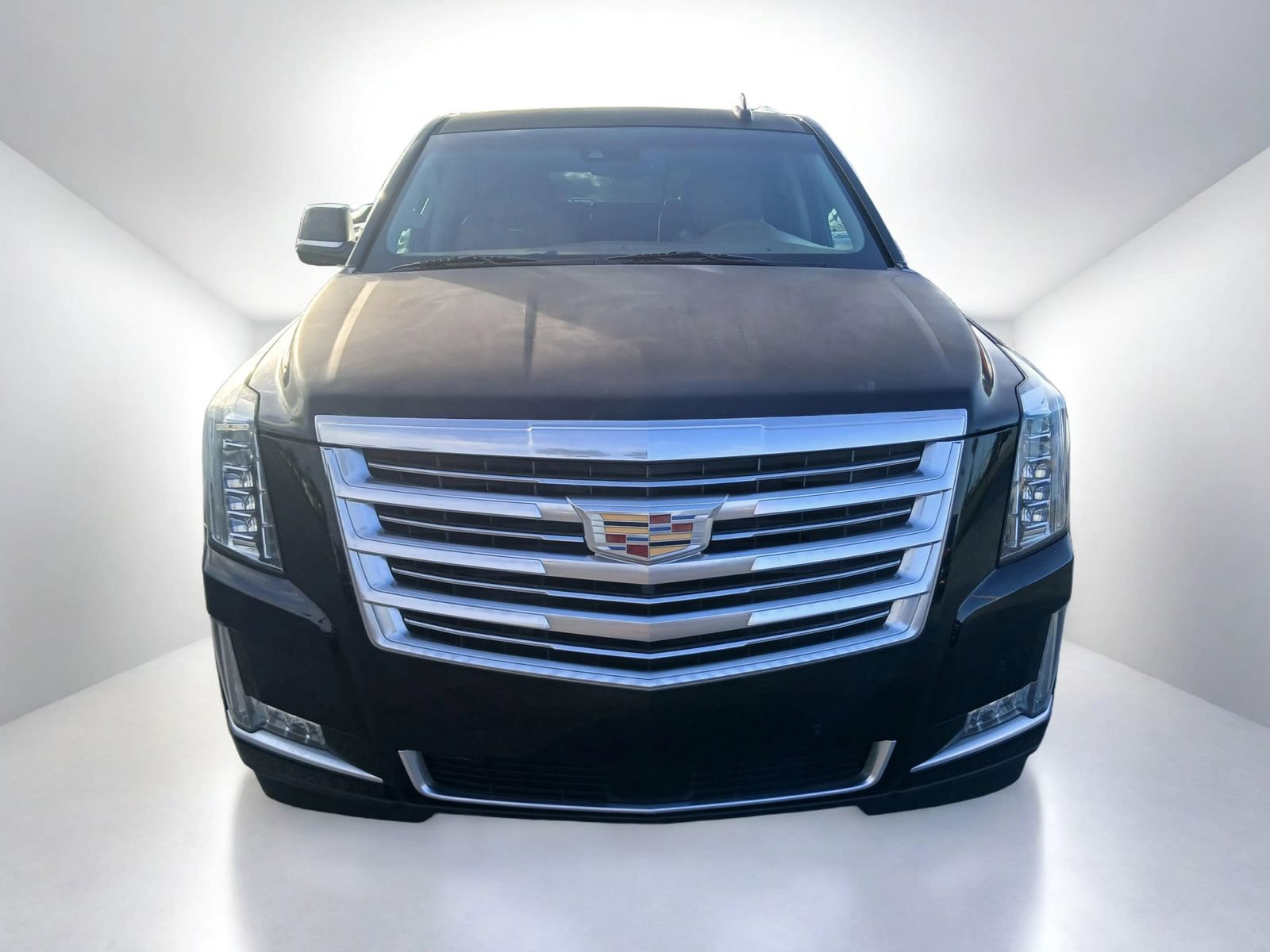 Used 2016 Cadillac Escalade Platinum RWD image 3