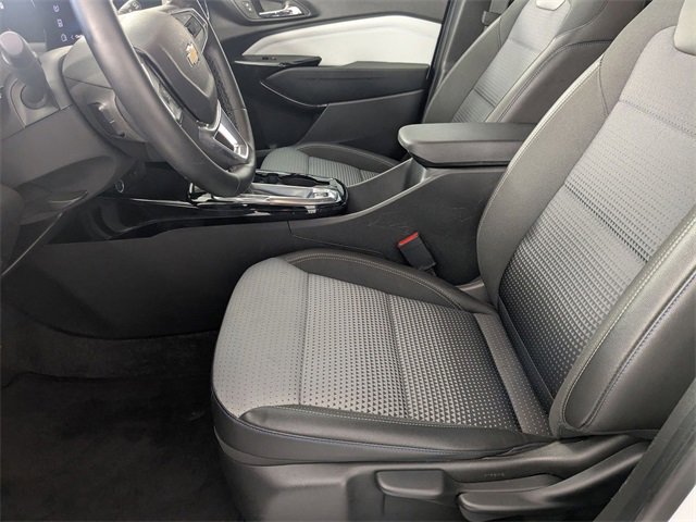 Certified 2025 Chevrolet Trax LT w/ LT Convenience Package image 13