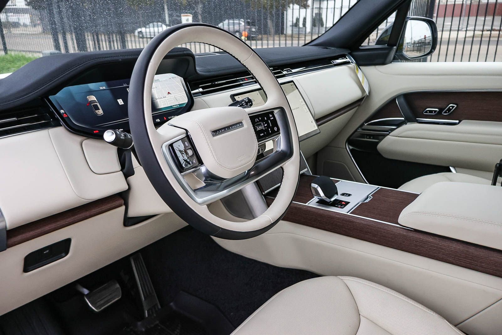 New 2025 Land Rover Range Rover SE image 25