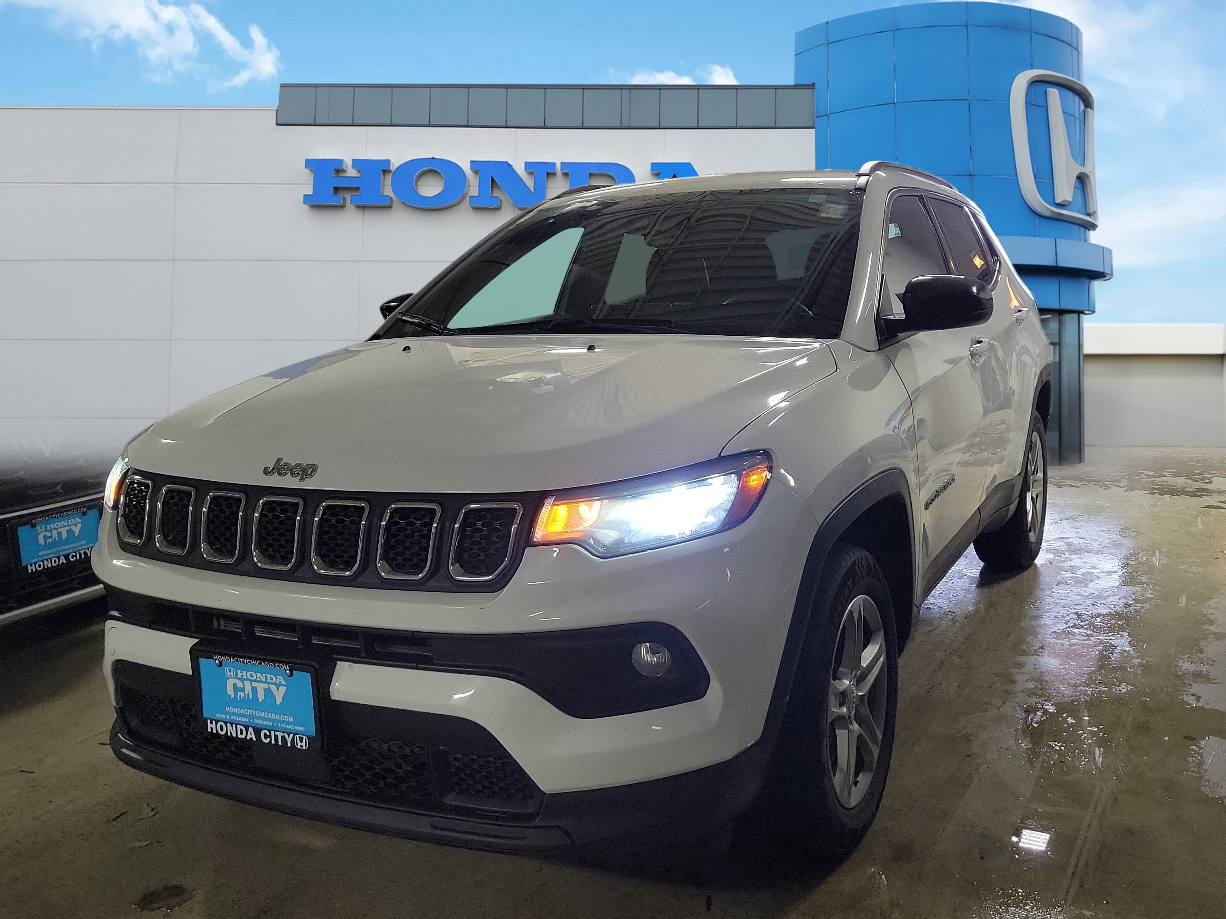 Used 2024 Jeep Compass Latitude AWD/4WD image 2