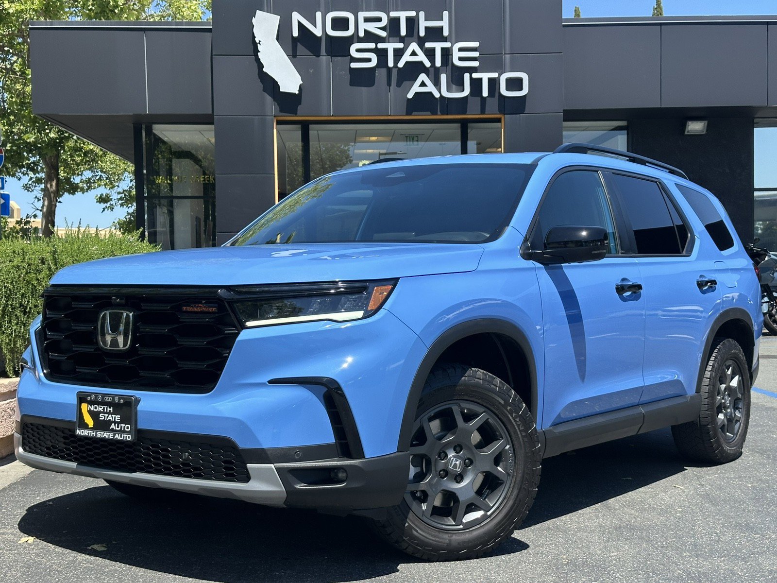 Used 2024 Honda Pilot TrailSport image 2