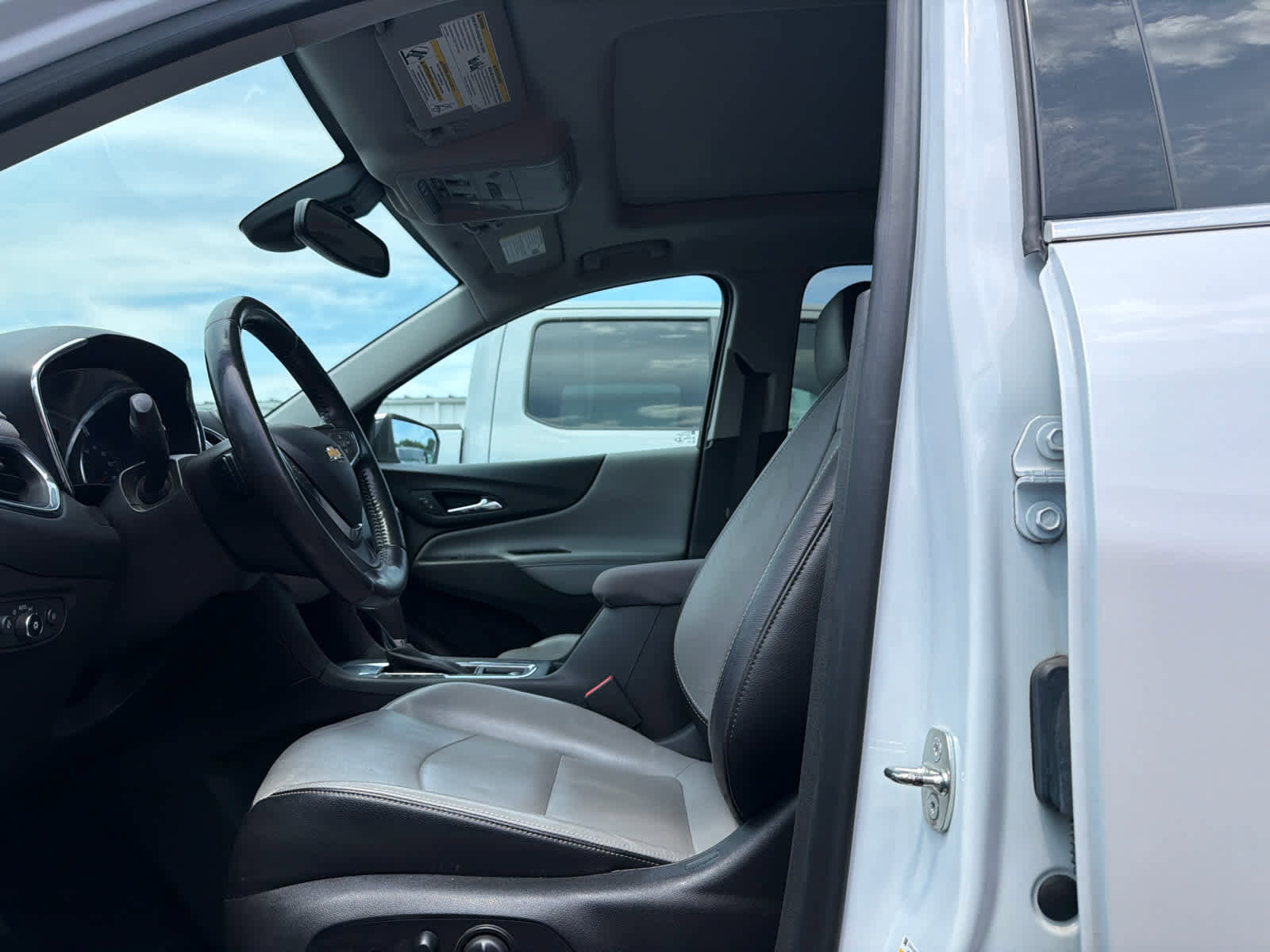 Used 2020 Chevrolet Equinox Premier FWD image 11