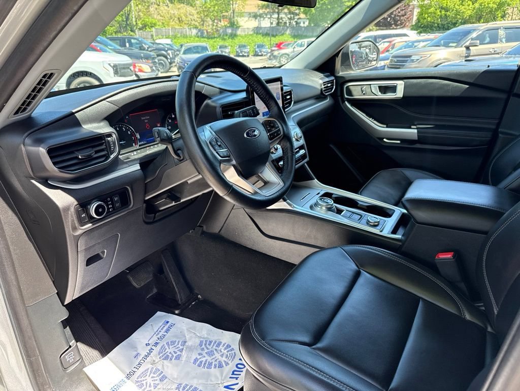 Certified 2022 Ford Explorer XLT w/ Equipment Group 202A AWD/4WD image 19
