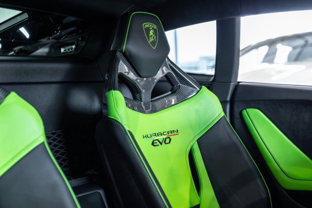 Used 2022 Lamborghini Huracan EVO RWD image 48