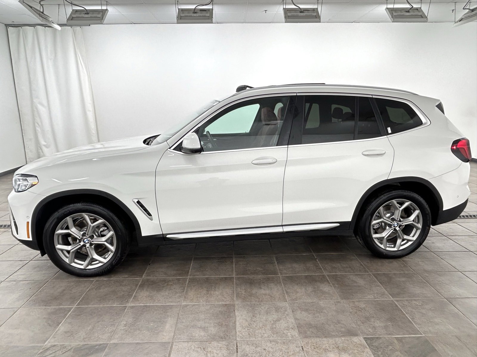 Used 2024 BMW X3 xDrive30i w/ Premium Package image 2