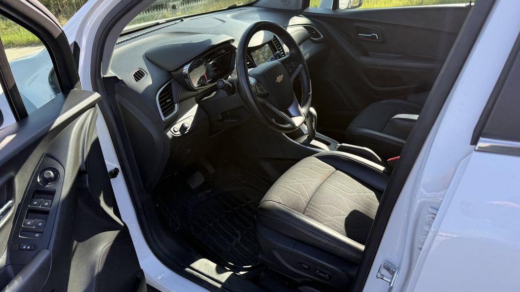 Used 2019 Chevrolet Trax LT w/ LT Convenience Package AWD/4WD image 3