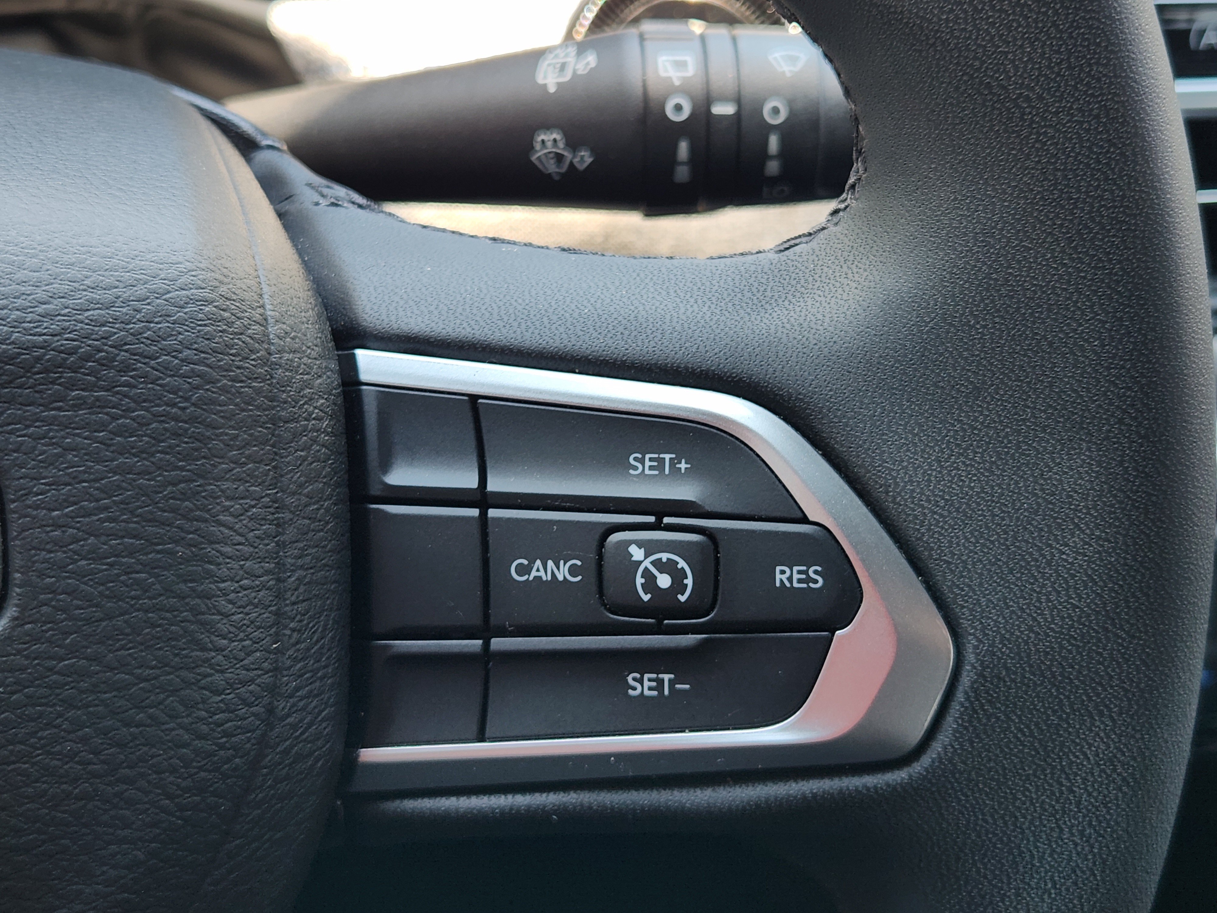 Used 2025 Jeep Compass Latitude AWD/4WD image 31