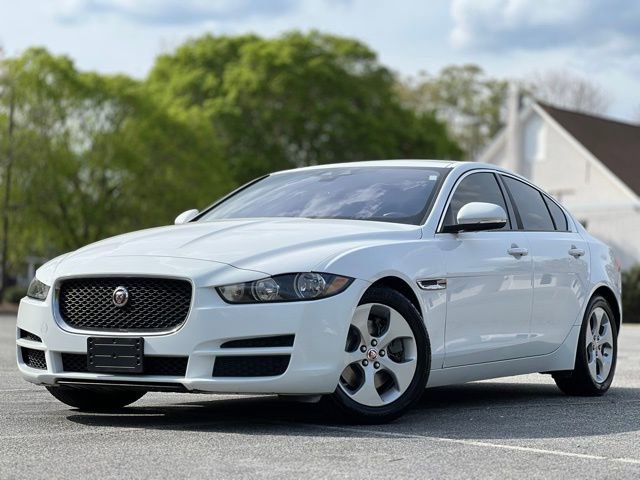 Used 2018 Jaguar XE image 1