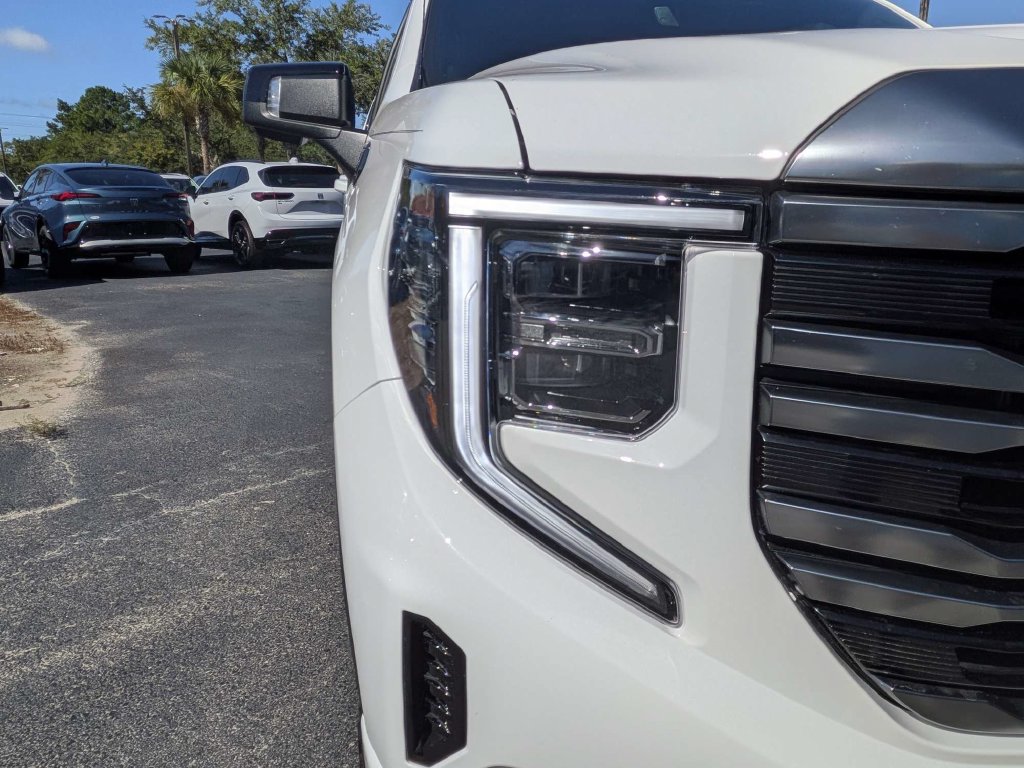 Used 2024 GMC Sierra 1500 AT4 w/ Technology Package AWD/4WD image 9