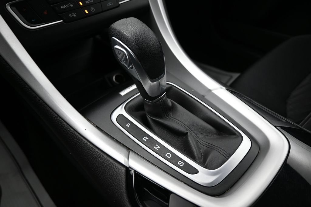 Used 2016 Ford Fusion SE FWD image 21