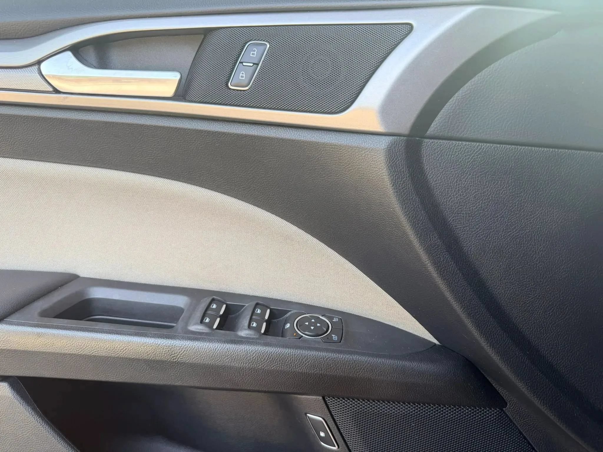 Used 2018 Ford Fusion S FWD image 22