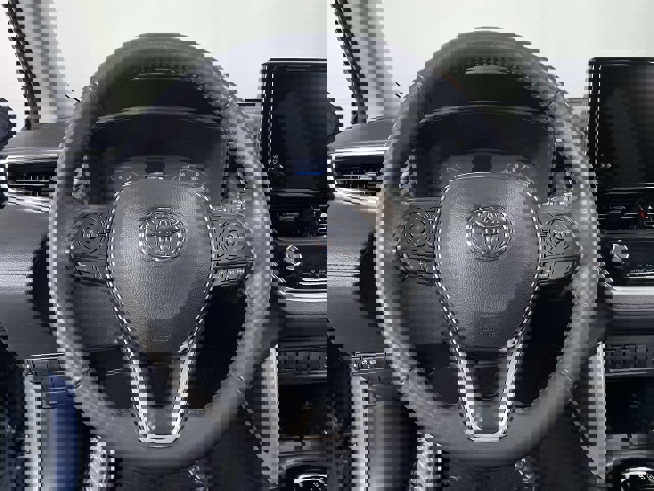 Used 2024 Toyota Corolla Cross LE image 13