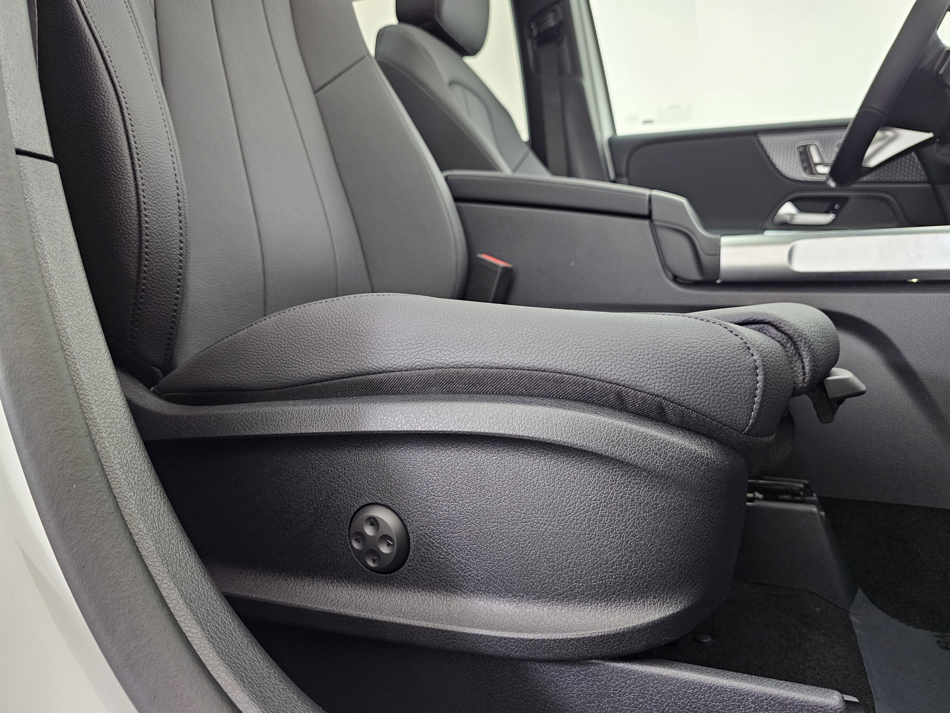 New 2026 Mercedes-Benz GLB 250 4MATIC image 19