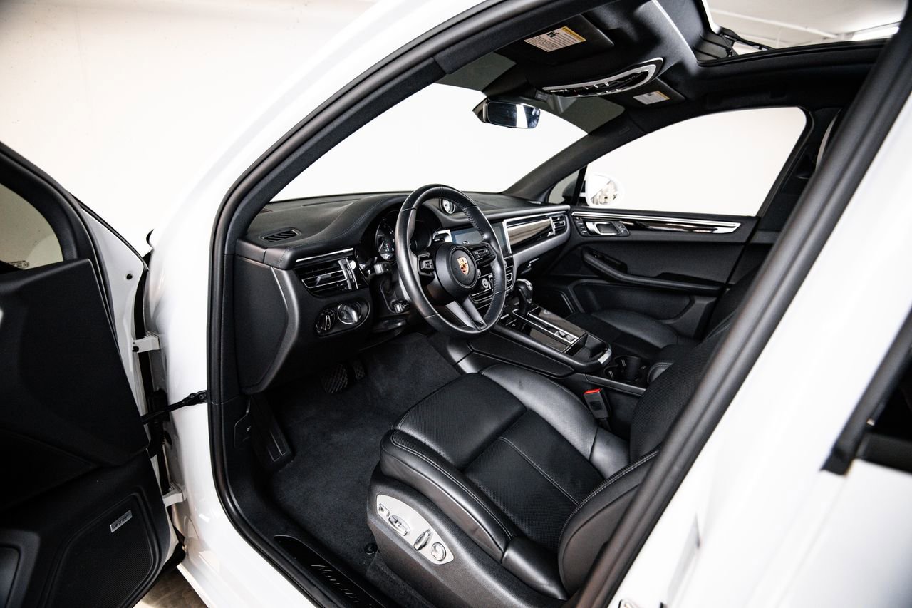 Certified 2023 Porsche Macan Turbo AWD/4WD image 4