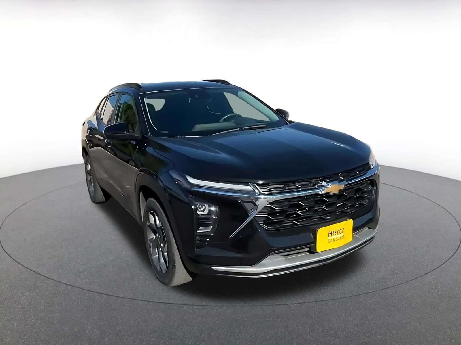 Used 2025 Chevrolet Trax LT FWD image 3