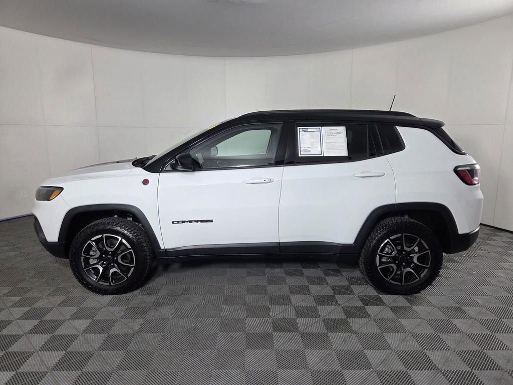 Certified 2025 Jeep Compass Trailhawk w/ Trailhawk Convenience Group AWD/4WD image 9