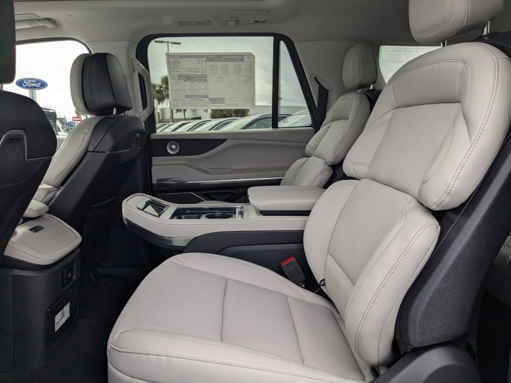 New 2025 Lincoln Navigator L Reserve image 15